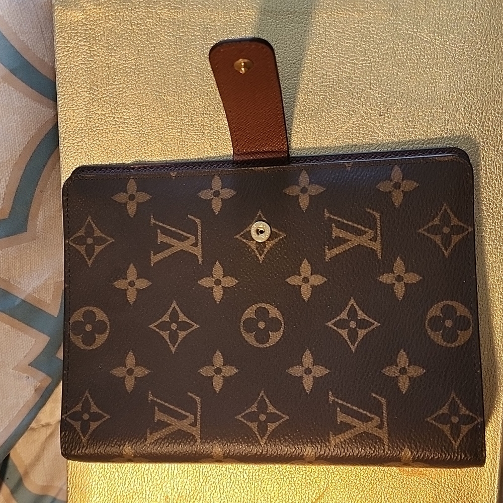 LV medium agenda $400